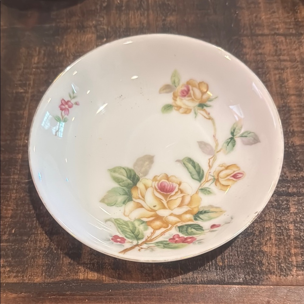 Lynmore Floral Porcelain Fruit/Dessert Bowl- Golden Rose